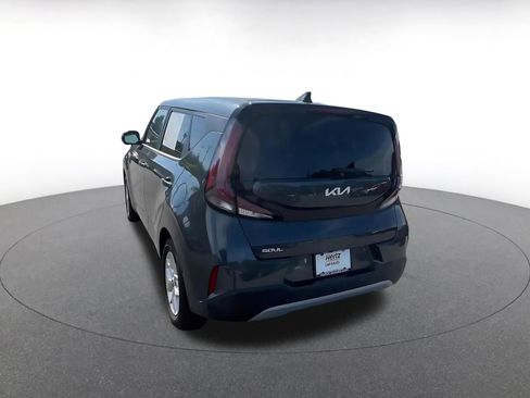 Used 2025 Kia Soul LX w/ LX Technology Package FWD image 11