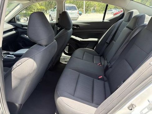 Used 2025 Nissan Altima 2.5 SV FWD image 14