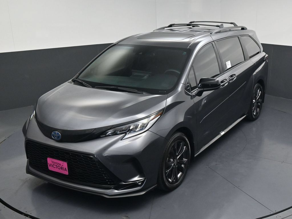 Used 2025 Toyota Sienna XSE w/ XSE Plus Package FWD image 16
