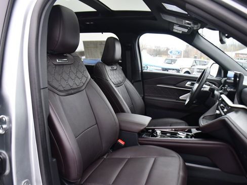 Used 2025 Ford Explorer Platinum w/ Ultimate Package image 16