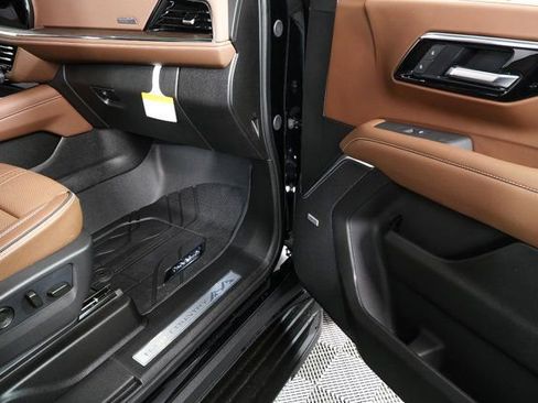 New 2026 Chevrolet Suburban High Country w/ Sun And Tow Package image 24