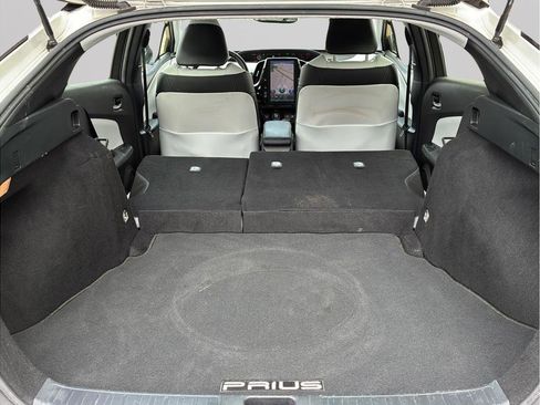 Used 2018 Toyota Prius Four Touring FWD image 9