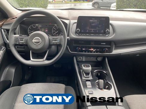 Used 2023 Nissan Rogue SV image 12