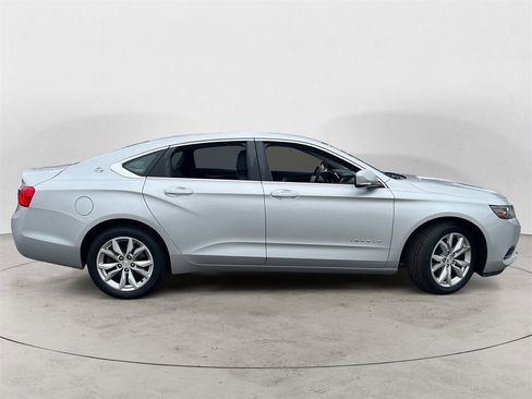 Used 2016 Chevrolet Impala LT w/ Convenience Package image 2