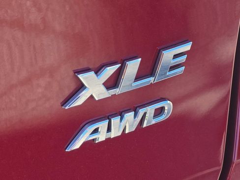 Used 2019 Toyota RAV4 XLE w/ Convenience Package AWD/4WD image 4