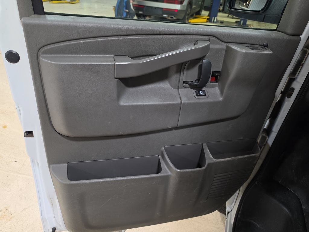 Used 2023 Chevrolet Express 3500 Extended RWD image 17