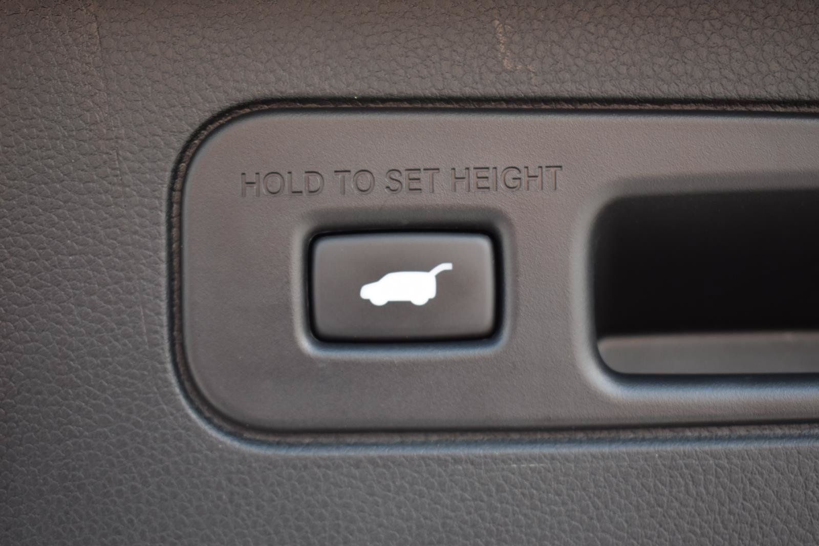 Used 2025 Honda Pilot Black Edition image 19