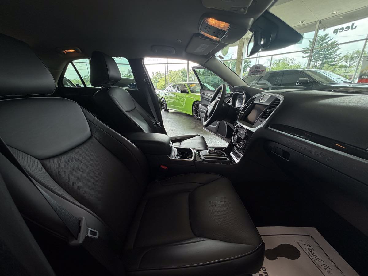 Used 2023 Chrysler 300 Touring L w/ Safetytec Plus Group RWD image 34