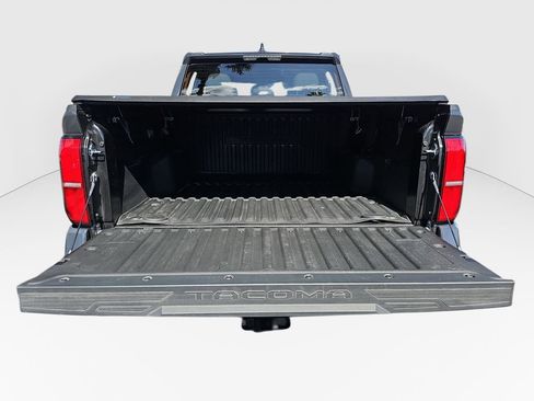 Certified 2025 Toyota Tacoma SR5 AWD/4WD image 21