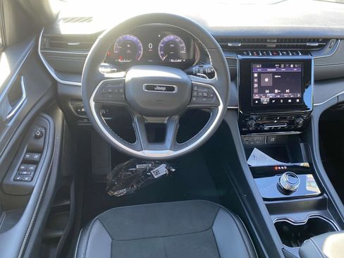 New 2025 Jeep Grand Cherokee L Altitude image 19