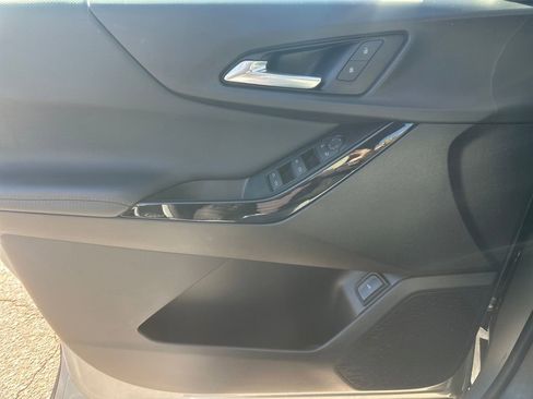 Used 2025 Chevrolet Equinox LT w/ Convenience Package II image 12