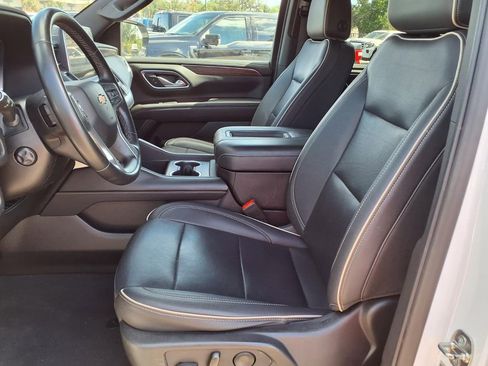 Used 2023 Chevrolet Suburban Premier AWD/4WD image 27