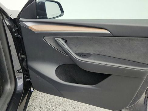 Used 2025 Tesla Model Y Long Range image 50