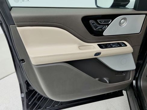 Used 2023 Lincoln Aviator Reserve w/ Equipment Group 201A image 11