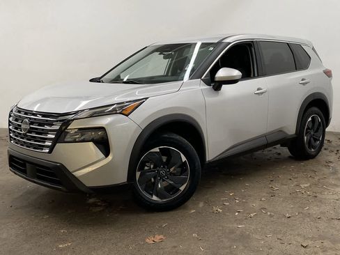 Used 2024 Nissan Rogue SV image 1