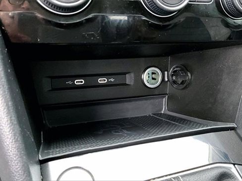 Used 2022 Volkswagen Taos SEL image 16