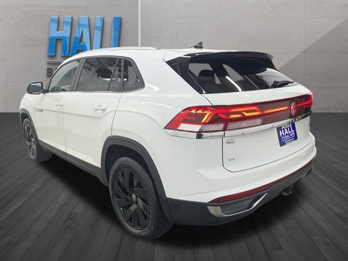 Certified 2025 Volkswagen Atlas Cross Sport SE w/ Panoramic Sunroof Package image 4