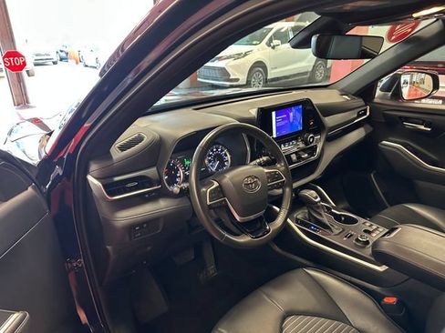 Used 2023 Toyota Highlander XSE AWD/4WD image 11