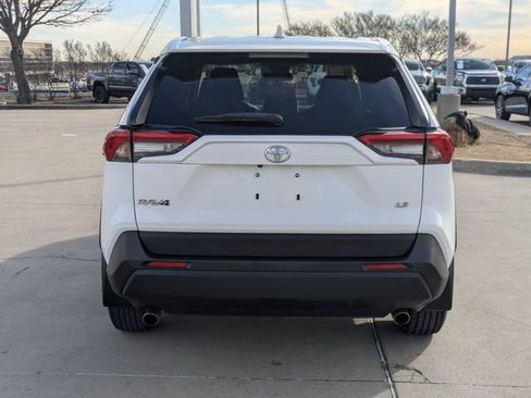 Used 2023 Toyota RAV4 LE image 7