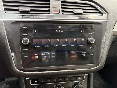 Used 2019 Volkswagen Tiguan SE w/ Panoramic Sunroof Package FWD image 10