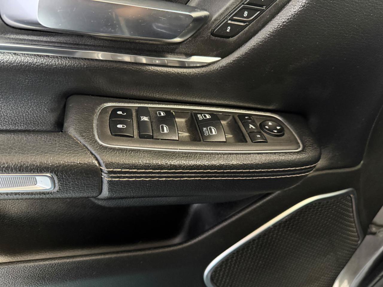 Used 2024 RAM 1500 Laramie AWD/4WD image 12