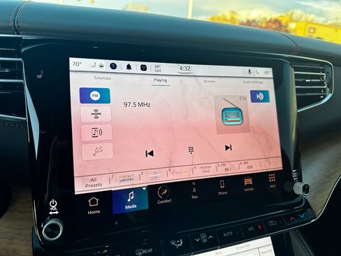 Used 2022 Jeep Grand Wagoneer Series II w/ Flexible Seating Group image 28