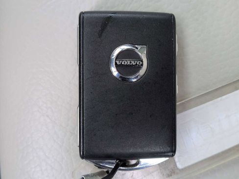 Used 2020 Volvo XC60 T5 Momentum image 37