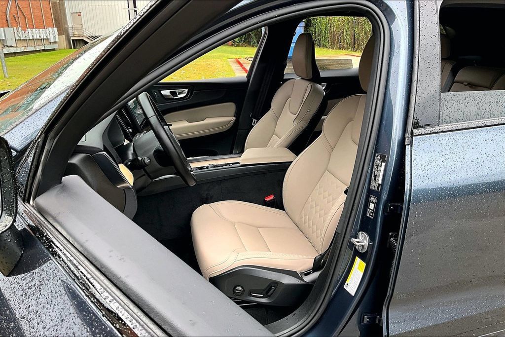 Certified 2026 Volvo XC60 B5 Plus AWD/4WD image 33