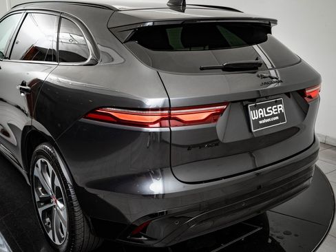 Used 2023 Jaguar F-PACE S image 19