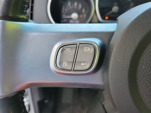Used 2004 Chevrolet SSR w/ Preferred Equipment Group image 24
