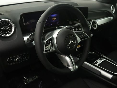 New 2026 Mercedes-Benz GLB 250 image 5