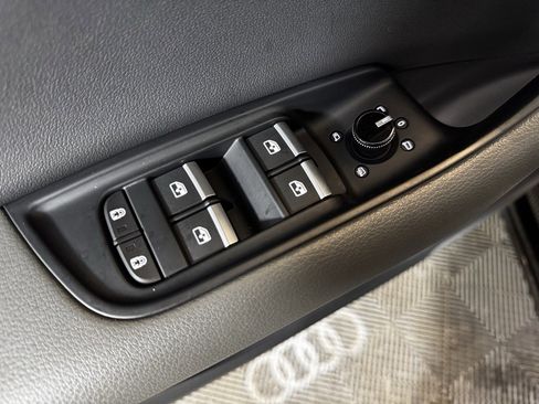 Used 2019 Audi Q8 Premium w/ Convenience Package image 18