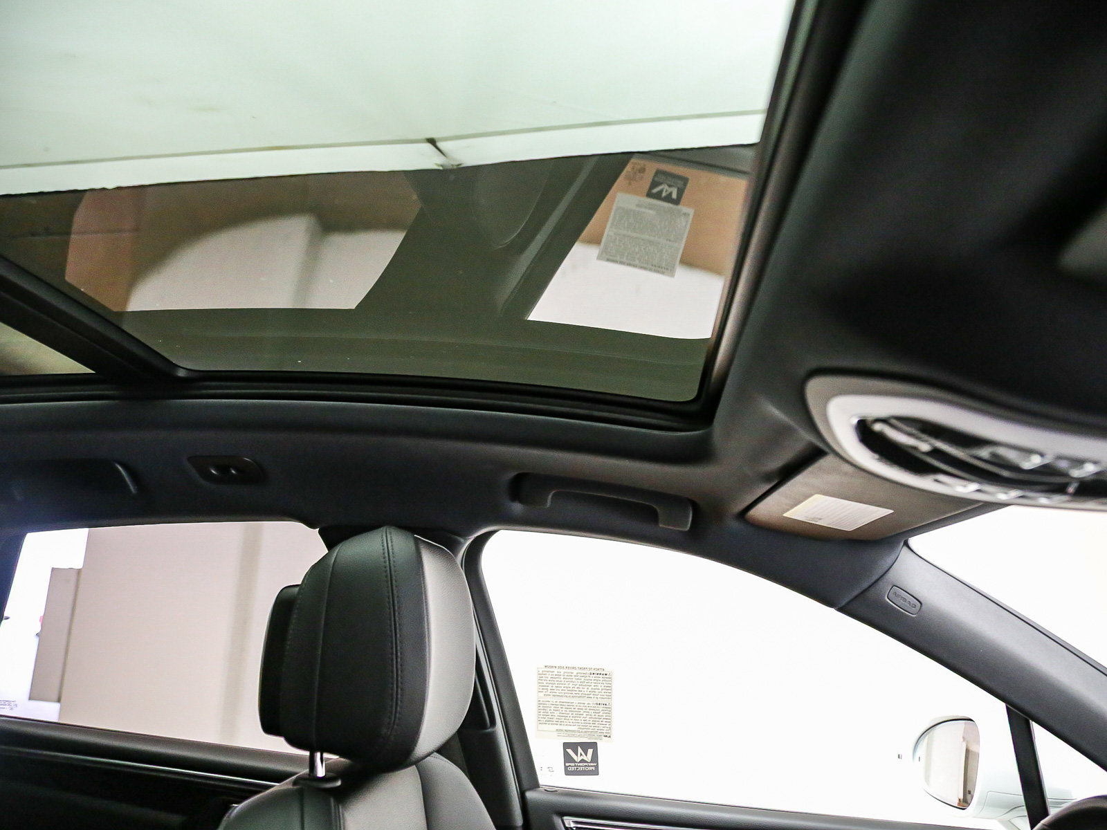 Certified 2024 Porsche Macan AWD/4WD image 21