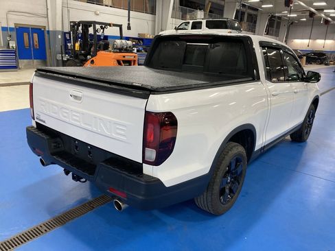 Used 2025 Honda Ridgeline Black Edition image 7