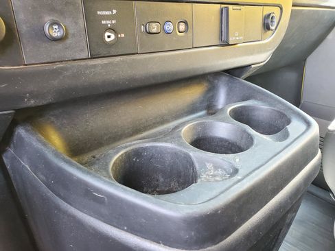 Used 2021 Chevrolet Express 2500 RWD image 31