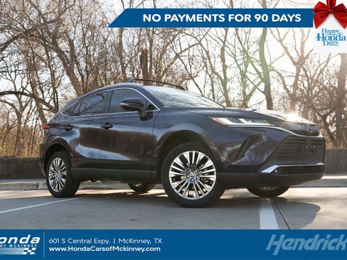 Used 2024 Toyota Venza XLE image 1