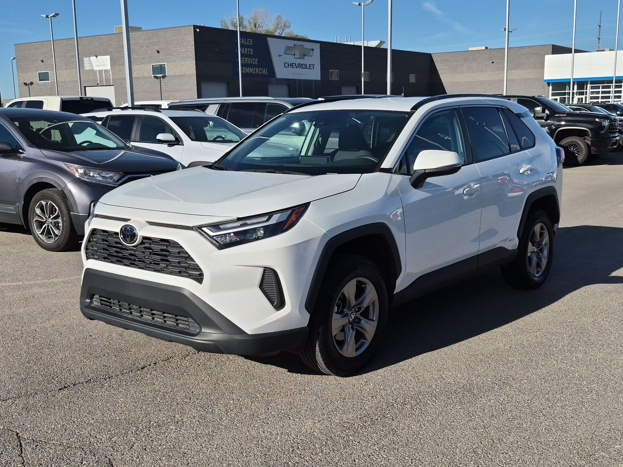 Used 2025 Toyota RAV4 XLE AWD/4WD image 8