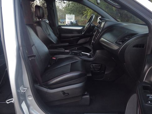 Used 2015 Dodge Grand Caravan R/T image 14