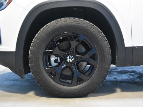 Certified 2025 Volkswagen Atlas Peak Edition SE image 20