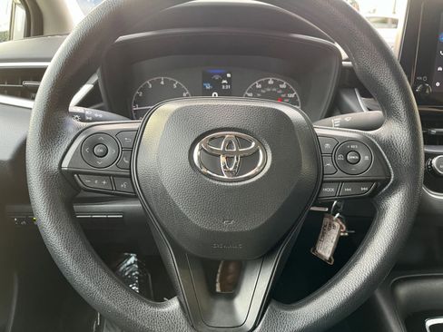 Used 2025 Toyota Corolla LE image 28