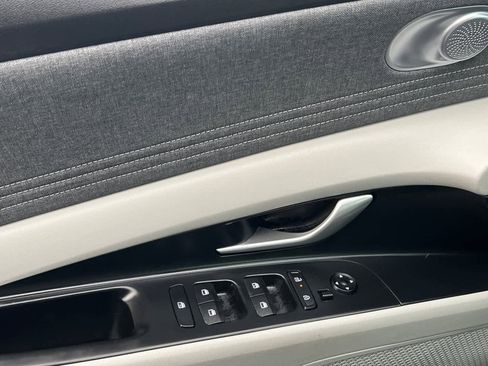 Used 2025 Hyundai Elantra Limited image 13