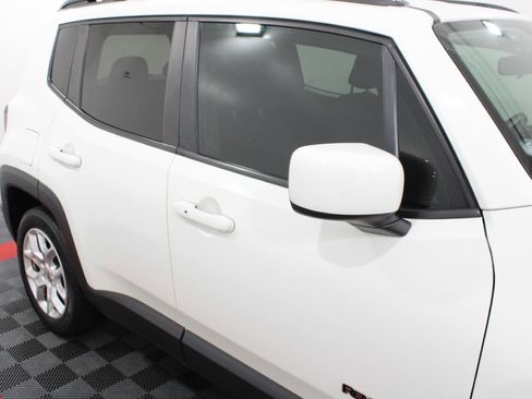Used 2018 Jeep Renegade Latitude FWD image 8