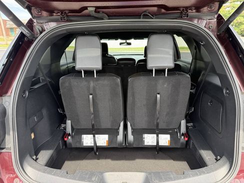Used 2018 Ford Explorer XLT w/ Equipment Group 202A FWD image 14