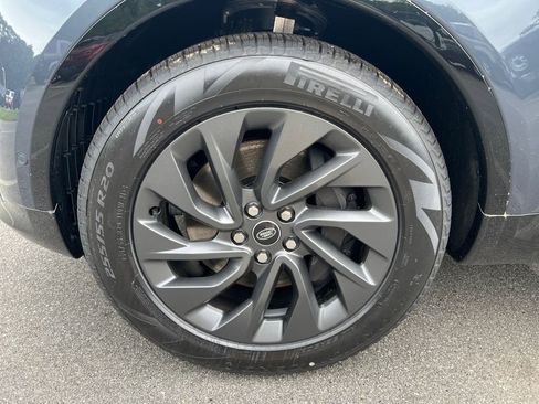 New 2025 Land Rover Discovery Dynamic SE image 10