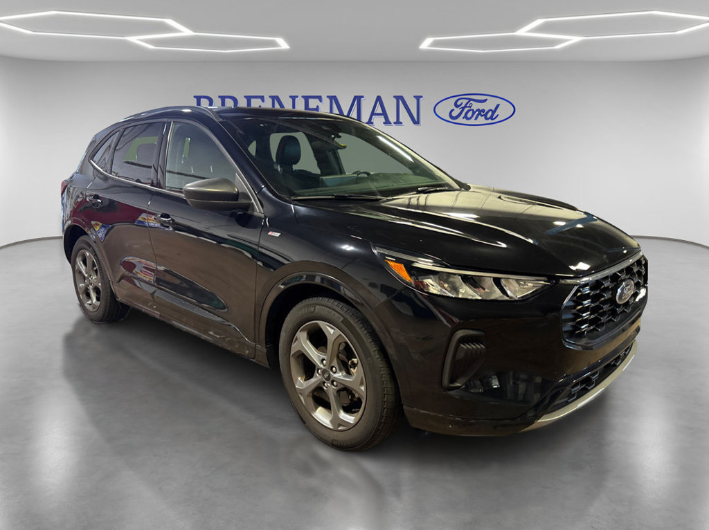 Used 2023 Ford Escape ST-Line w/ Tech Pack #1 FWD image 3