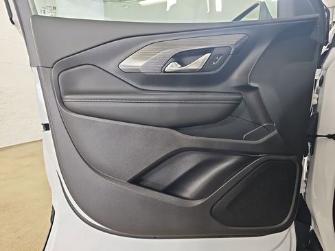 Used 2024 GMC Terrain SLE w/ Driver Convenience Package image 31