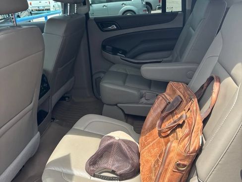 Used 2020 Chevrolet Suburban LT RWD image 2
