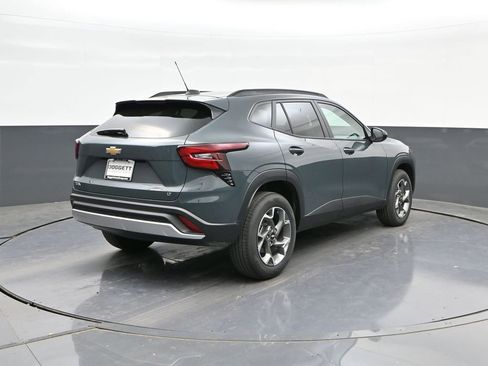 Used 2025 Chevrolet Trax LT image 11