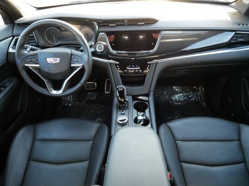Certified 2025 Cadillac XT6 Sport image 10