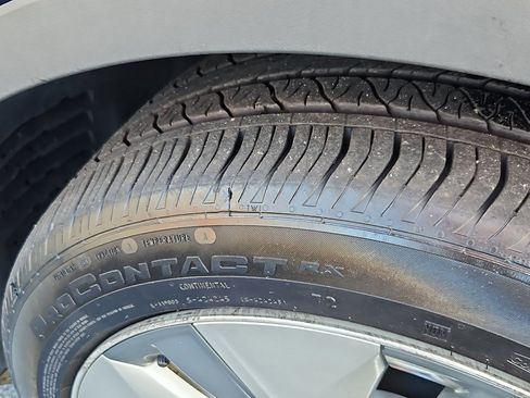 Used 2022 Tesla Model Y Long Range image 25